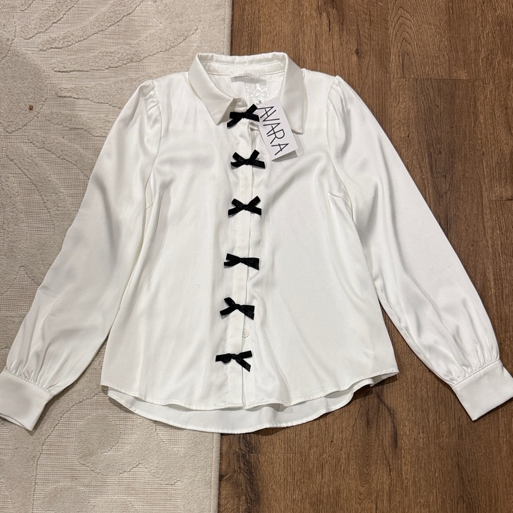 NWT Avara Elegant White Satin Blouse